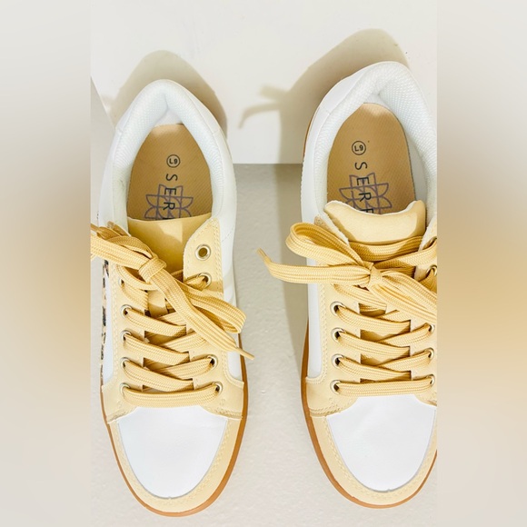 NWOT. Avenue Serra Leopard Print White and Tan. Low Cut Women's Sneakers. Size 9 - Picture 3 of 7